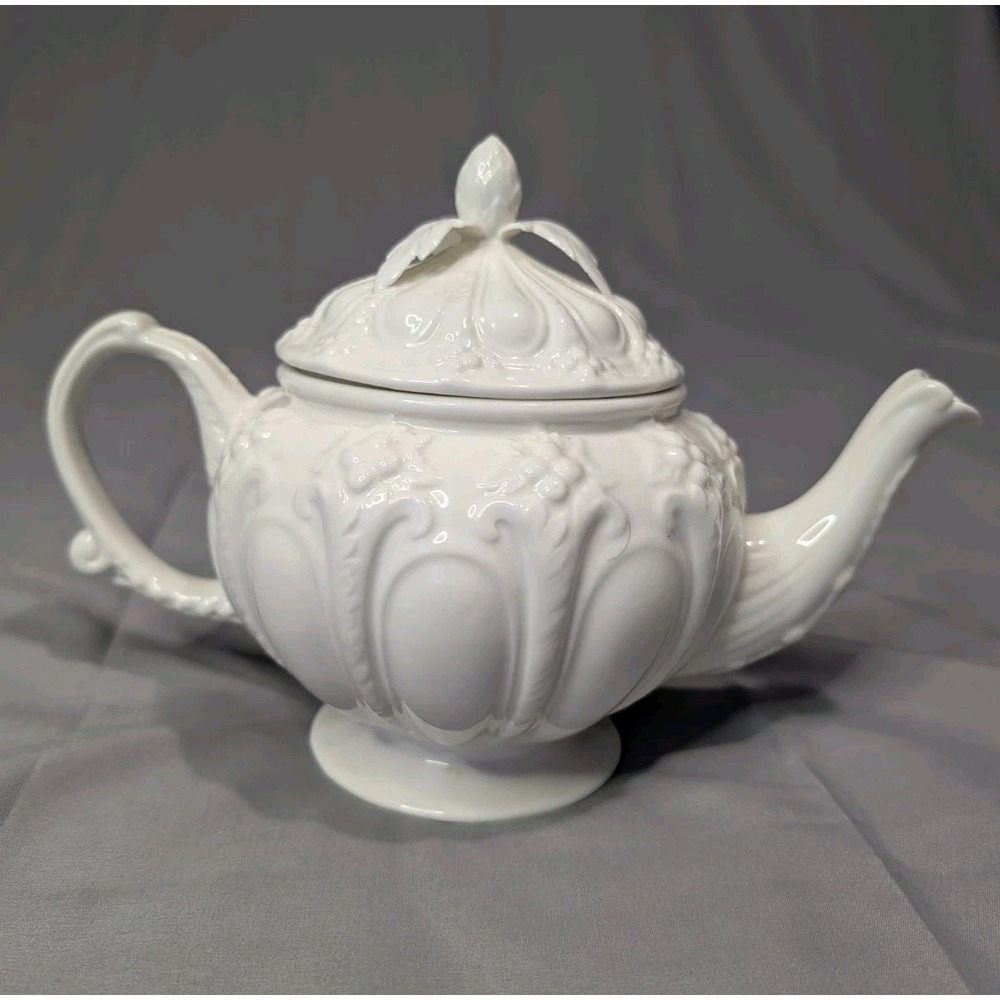 Peppertree Tabletops Imports Small Teapot White‎ Porcelain Victorian